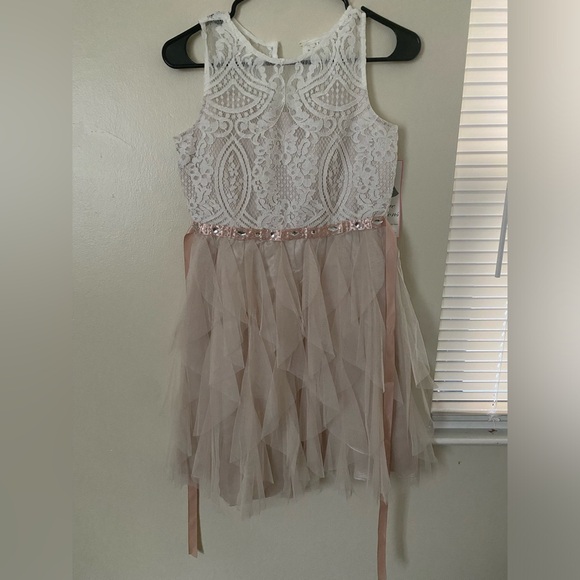 RARE EDITIONS - SLEEVELESS CREAM CASCADE DRESS - Picture 1 of 7